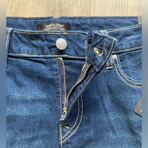 True Religion Jennie Mid Rise Curvy Short Raw Hem Size W32 NWT - Picture 7 of 10
